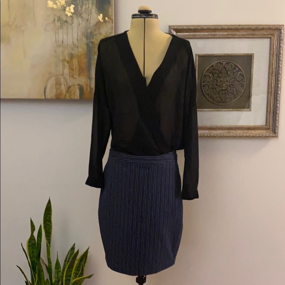 Sz 8 Navy Skirt with White Pinstripe, Like New